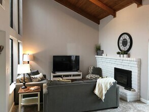 1105 Cedar Creek Dr in Modesto, CA - Building Photo - Building Photo