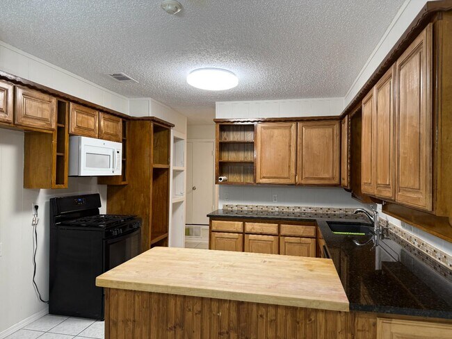 125 Briarwood Dr in Kennedale, TX - Building Photo - Building Photo