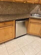 3115 Oakland Shores Dr, Unit E112 in Oakland Park, FL - Building Photo - Building Photo