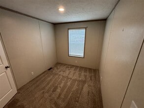 38 Grant St in West Branch, IA - Building Photo - Building Photo