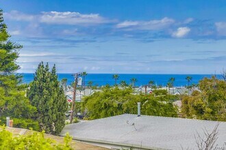 713 Diamond St, Unit .5 in Redondo Beach, CA - Foto de edificio - Building Photo