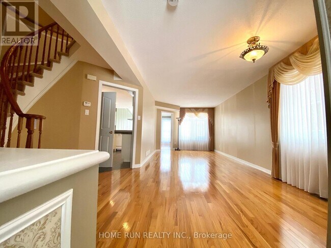 684 Wild Shore Cres in Ottawa, ON - Building Photo - Building Photo