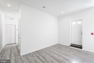 5715 Woodland Ave in Philadelphia, PA - Building Photo