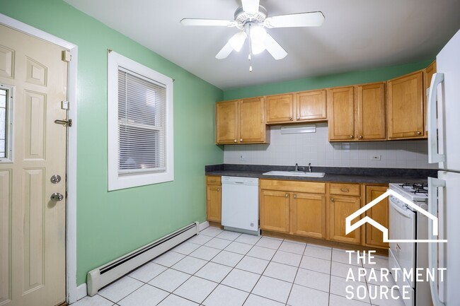 property at 1643 W Sherwin Ave