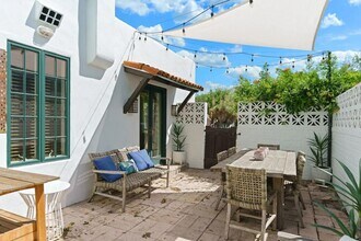 409 W Water St in Kerrville, TX - Building Photo - Building Photo