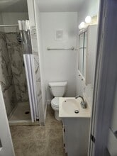 185 Thames St, Unit B-1 in Groton, CT - Foto de edificio - Building Photo