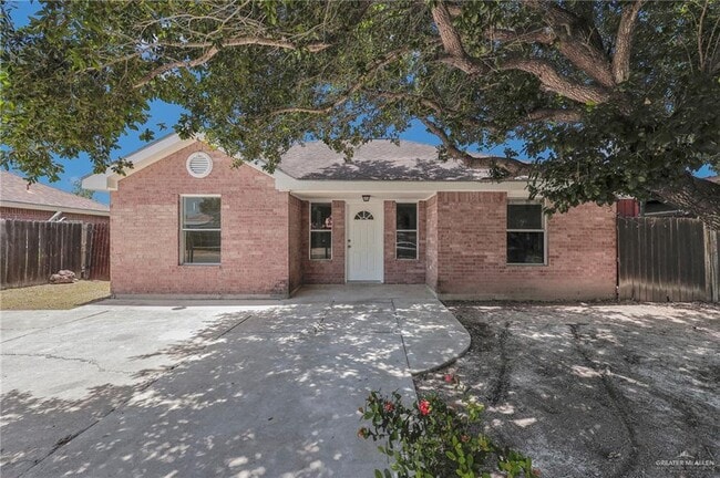 18 West Dr in Pharr, TX - Building Photo - Building Photo