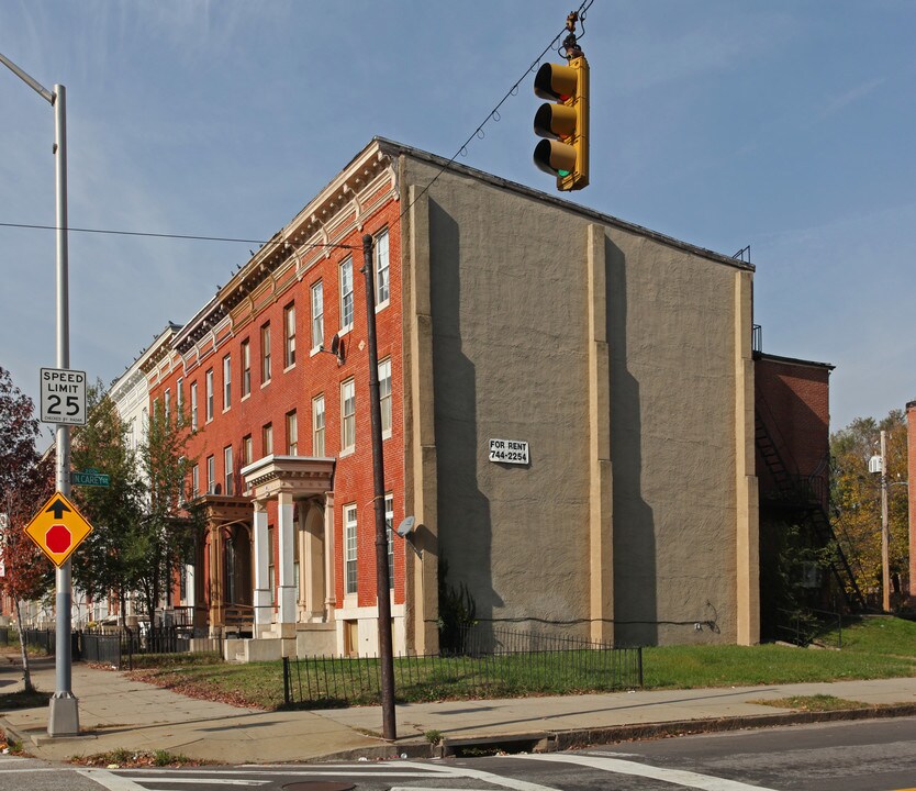 1302 W Lexington St in Baltimore, MD - Foto de edificio