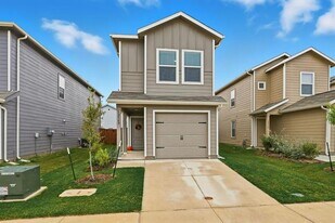12160 Thoroughbred Dr in Aubrey, TX - Building Photo