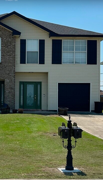 70A Carriage Ln in Destrehan, LA - Building Photo