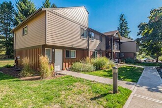 39501 Evans St in Sandy, OR - Foto de edificio - Building Photo