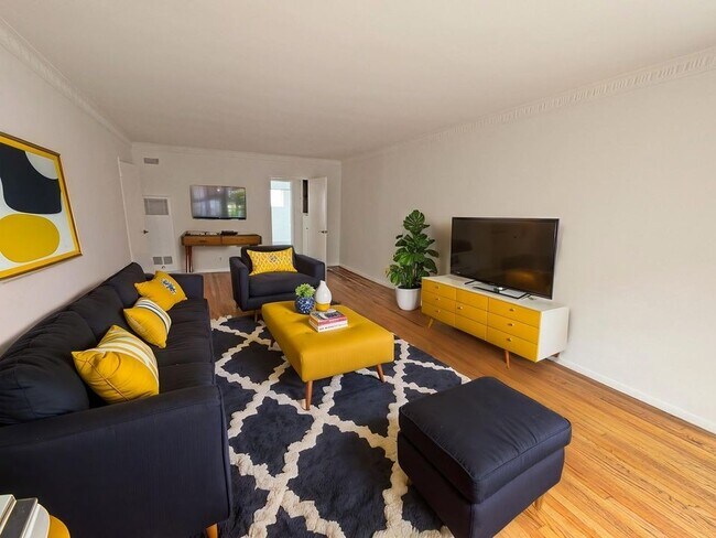 property at 6858 De Longpre Ave