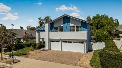327 Bethany St in Thousand Oaks, CA - Foto de edificio - Building Photo