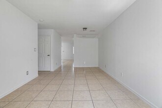 330 SW 2nd Ave in Hallandale Beach, FL - Building Photo - Building Photo