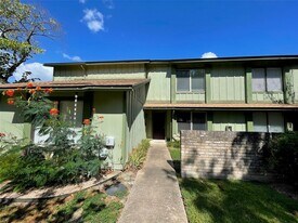 5061 Fort Clark Dr in Austin, TX - Building Photo