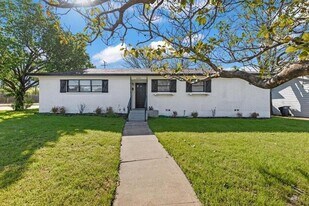 4801 Selkirk Dr in Fort Worth, TX - Building Photo