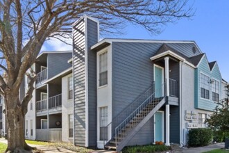 Woodhollow Apartments in Waco, TX - Building Photo - Building Photo