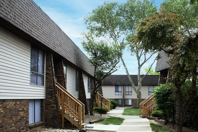 Moonglow Apartments in Columbus, OH - Foto de edificio - Building Photo