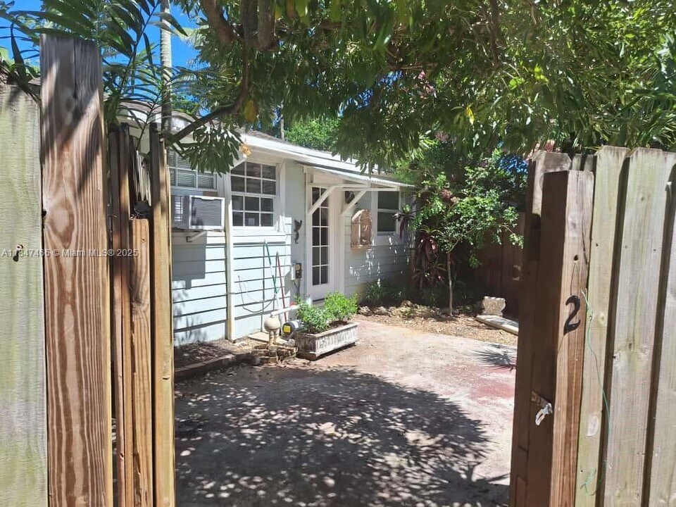 1121 NE 1st Ave. in Fort Lauderdale, FL - Building Photo