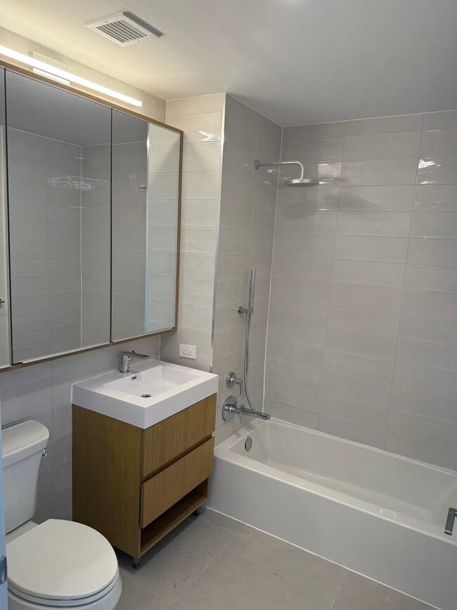 13102A 40th Rd, Unit 6Fl in Flushing, NY - Foto de edificio - Building Photo