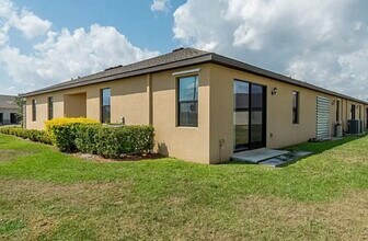5102 Joyous Pl in Fort Pierce, FL - Foto de edificio - Building Photo