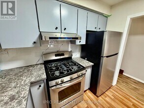 22 Rapallo Dr in Hamilton, ON - Building Photo - Building Photo