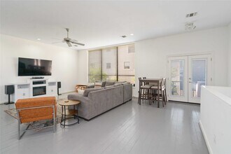 939 Colorado St in Houston, TX - Building Photo - Building Photo