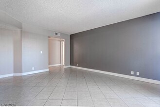 3151 N Soaring Gulls Dr in Las Vegas, NV - Building Photo - Building Photo