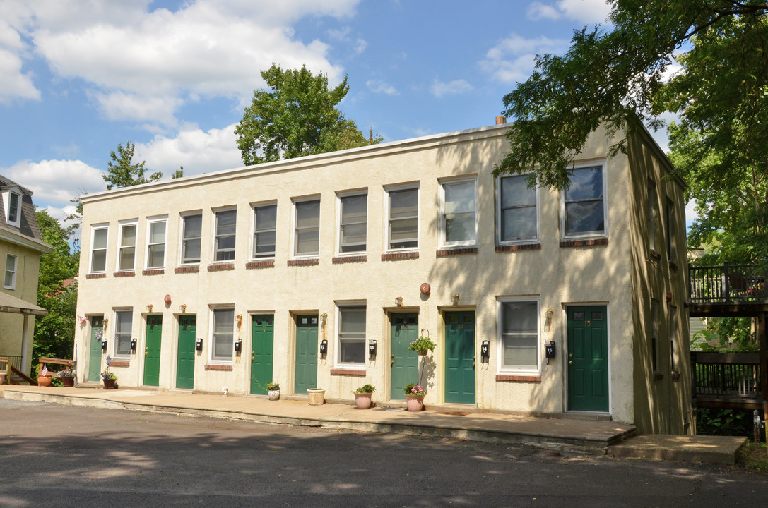 1115 Radcliffe St in Bristol, PA - Building Photo