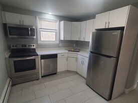 433 B Sea St, Unit 6 in Quincy, MA - Building Photo