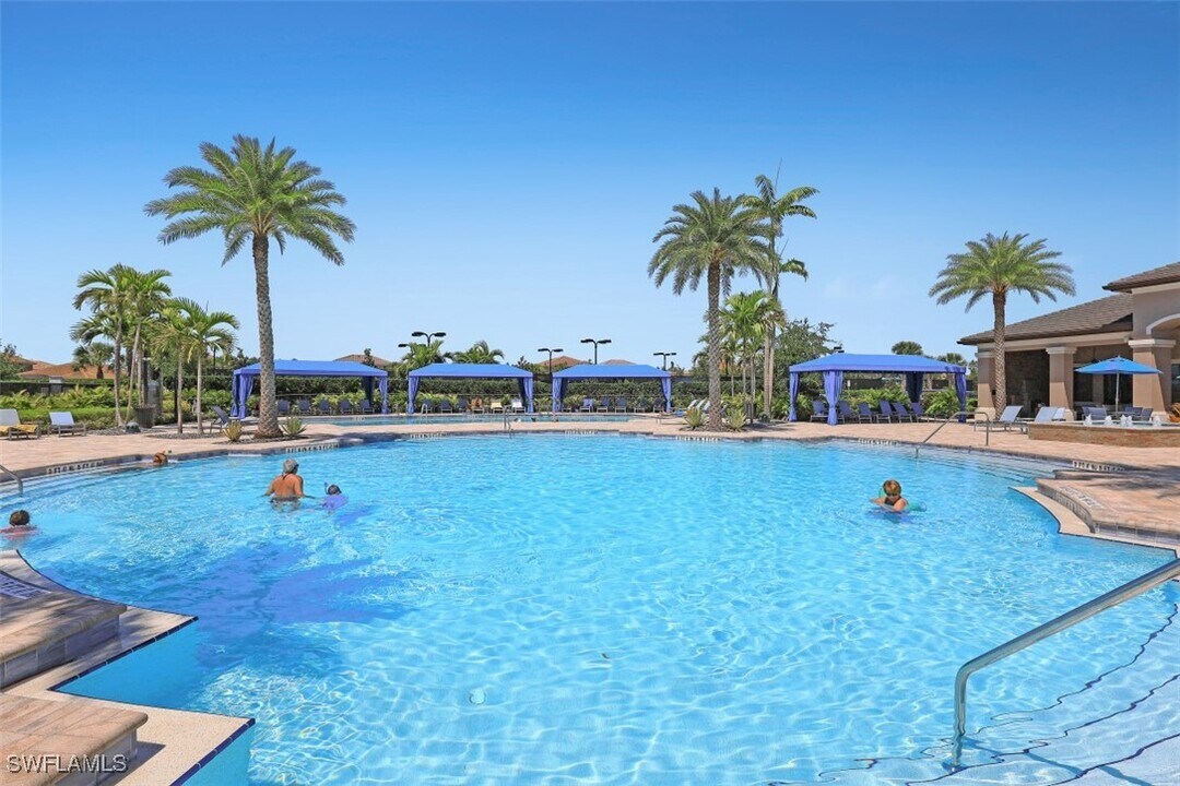 11992 Five Waters Cir in Ft. Myers, FL - Building Photo