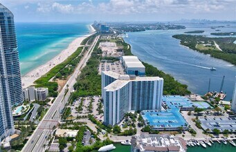 100 Bayview Dr, Unit 508 in Sunny Isles Beach, FL - Building Photo - Building Photo
