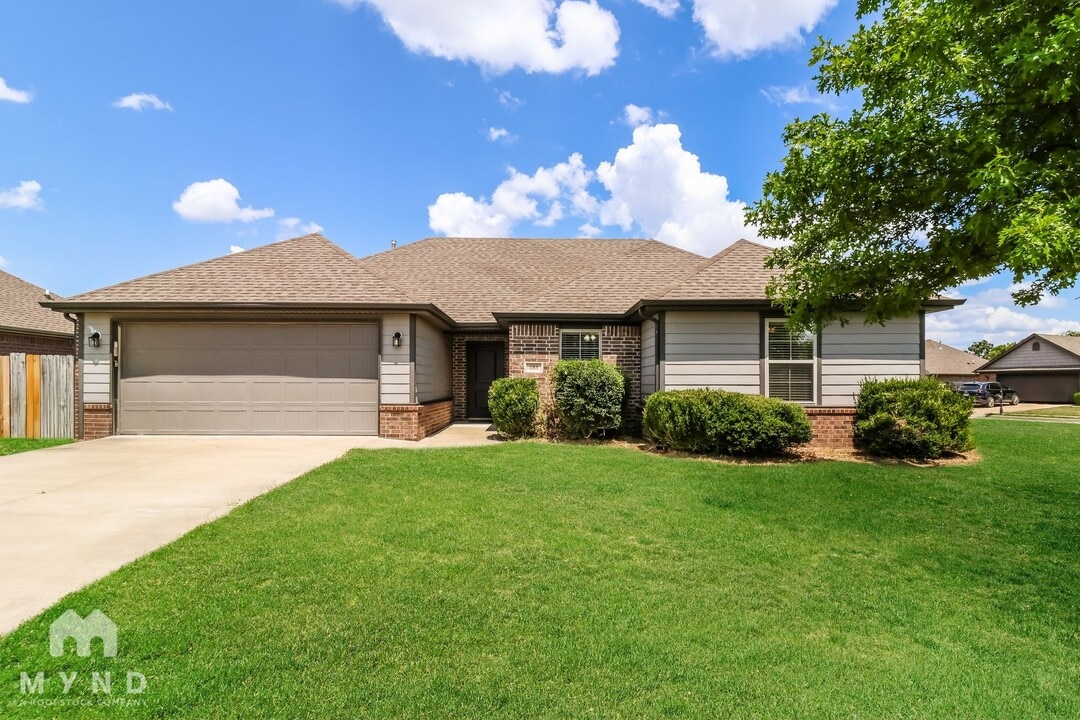 461 Torino Pl in Centerton, AR - Building Photo