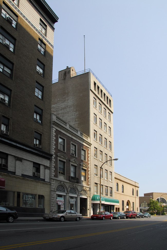 Gibbs Place in Rochester, NY - Building Photo - Building Photo