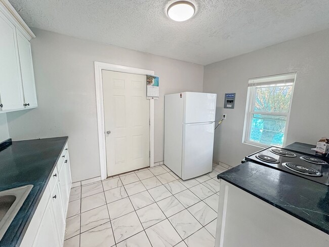 301 N Cochran St in Hobbs, NM - Building Photo - Building Photo
