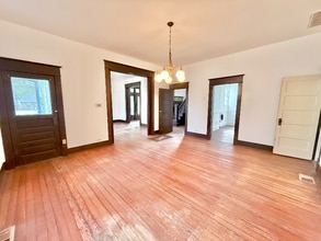 517 W Hull St in Denison, TX - Building Photo - Building Photo