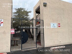 133 Manzano St NE, Unit B in Albuquerque, NM - Building Photo - Building Photo