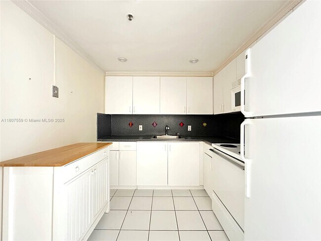 2829 Indian Creek Dr in Miami Beach, FL - Building Photo - Building Photo
