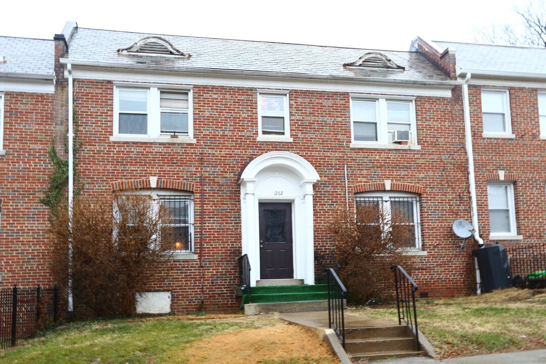 1262 Simms Pl NE in Washington, DC - Building Photo