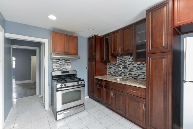 341 Lembeck Ave in Jersey City, NJ - Building Photo - Building Photo