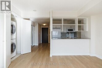 125 Village Green Square in Toronto, ON - Building Photo - Building Photo