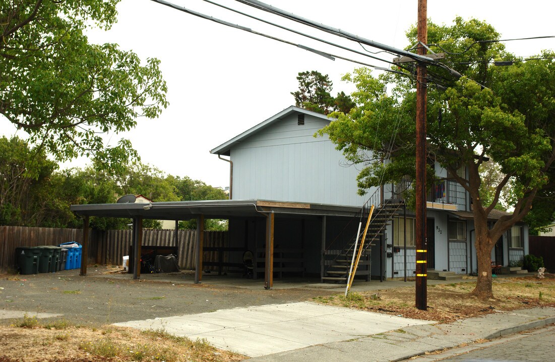 930 Heartwood Ave in Vallejo, CA - Foto de edificio