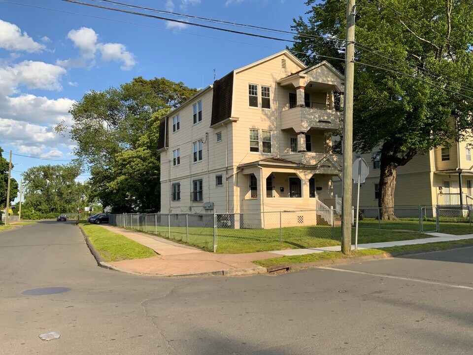 240 Martin St in Hartford, CT - Building Photo