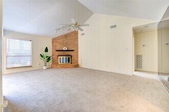 1927 Ash Meadow Dr in Houston, TX - Building Photo - Building Photo