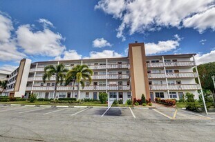 2070 Cornwall D in Boca Raton, FL - Building Photo