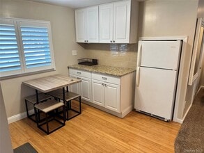 12 Bunnell Pl in West Babylon, NY - Foto de edificio - Building Photo