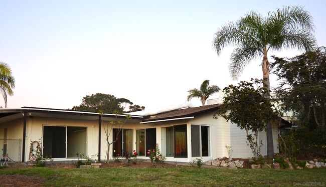 9322 La Jolla Farms Rd in San Diego, CA - Building Photo - Building Photo