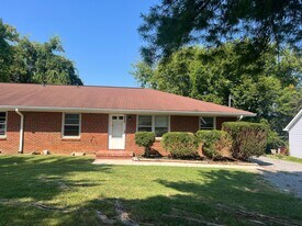 1813 Battleground Dr in Murfreesboro, TN - Building Photo