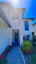 8108 NW 48th Terrace in Doral, FL - Building Photo - Building Photo