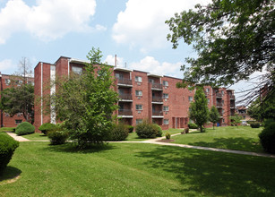 Barclay Square Apartments in Upper Darby, PA - Building Photo - Building Photo